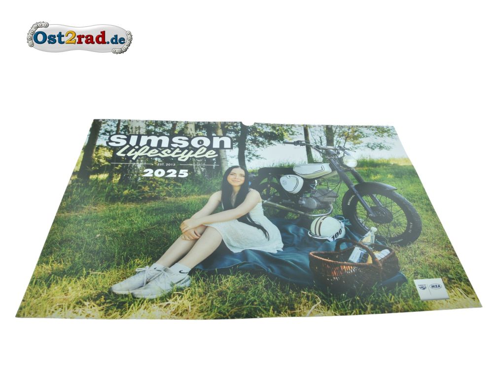 SIMSON Lifestyle-Kalender 2025 – Kultklassiker und ihre kreativen Macher im Rampenlicht SIMSON Lifestyle-Kalender 2025 – Kultklassiker und ihre kreativen Macher im Rampenlicht
